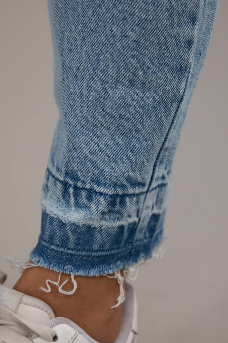 JEAN-BACKSTAGE-JNMF138-MOM-Z241-AZ-CLARO_6.jpg