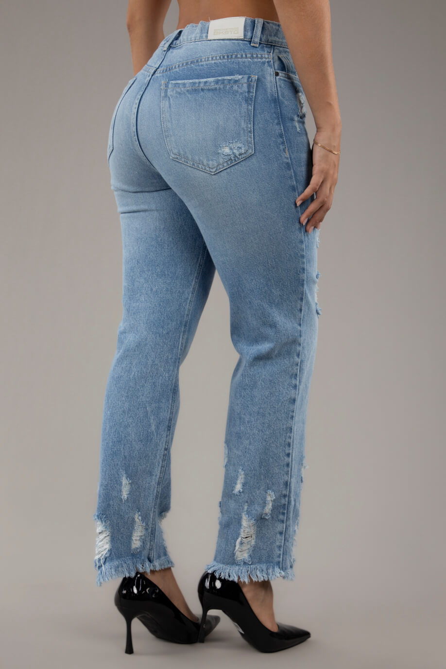 JEAN-BACKSTAGE-JNMF138-REG-Z243-AZ-CLARO_2.jpg