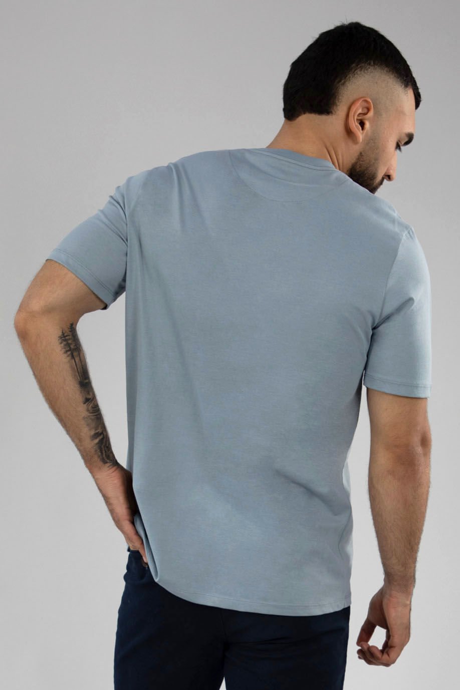 CAMISETA-WESS-CTBH207-CB01-GRIS_2.jpg